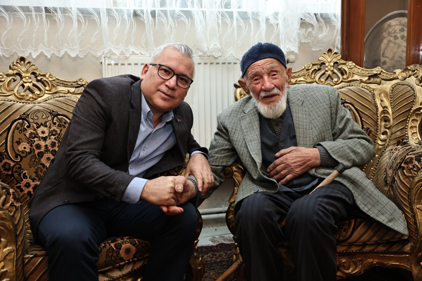 Vali Şimşek, 98 yaşındaki Kaya amcanın anılarını dinledi;