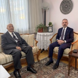 “Büyüklerimizin hatırını sormayı ertelememek lazım”