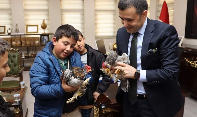 Tavukları ölen Kadir’in yüzünü güldürdü