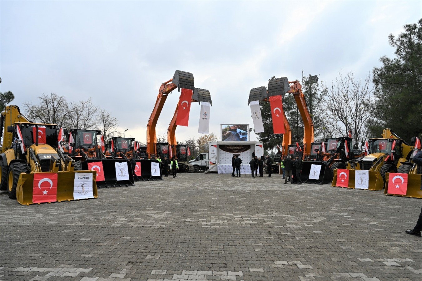 Batman İl Özel İdaresi, 12 yeni araçla gücüne güç kattı;