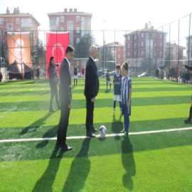 Turnuvanın başlama vuruşunu yaptı