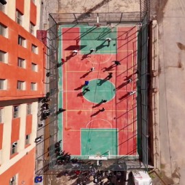 Vali ve kaymakam, öğrencilerle basketbol maçı yaptı