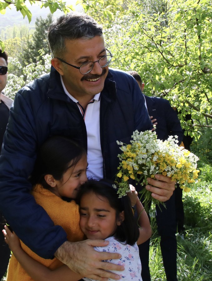 "Dünyada çiçek, çocuk ve kuş olduğu sürece korkma...";