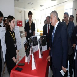 Vali Akın, gençlere seslendi