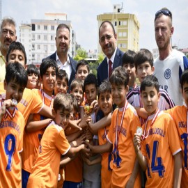 Minik şampiyonlar ödüllerini Kaymakam Dolu’dan aldı