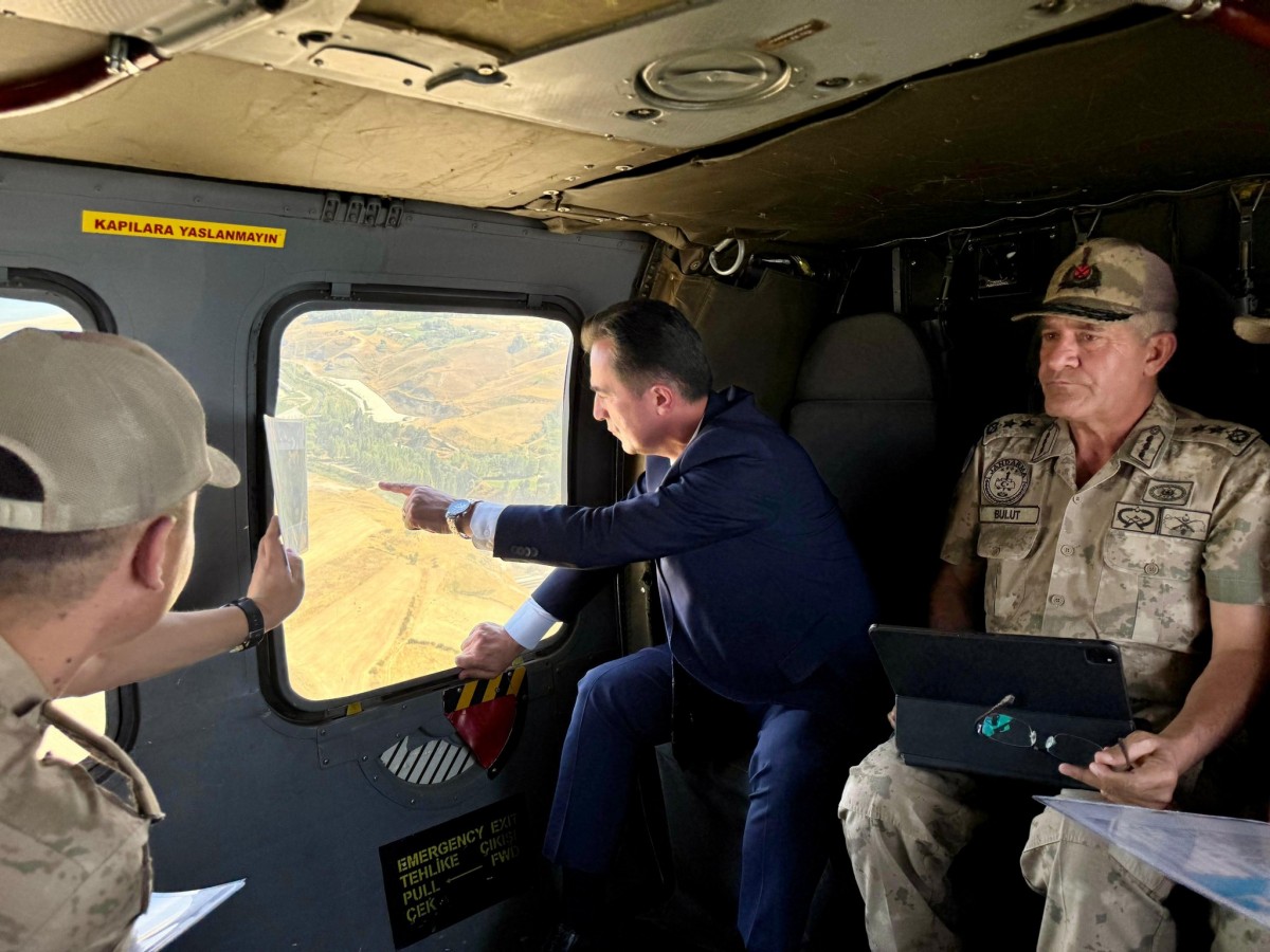 Vali Karakaya, şenlik alanını helikopterle denetledi;