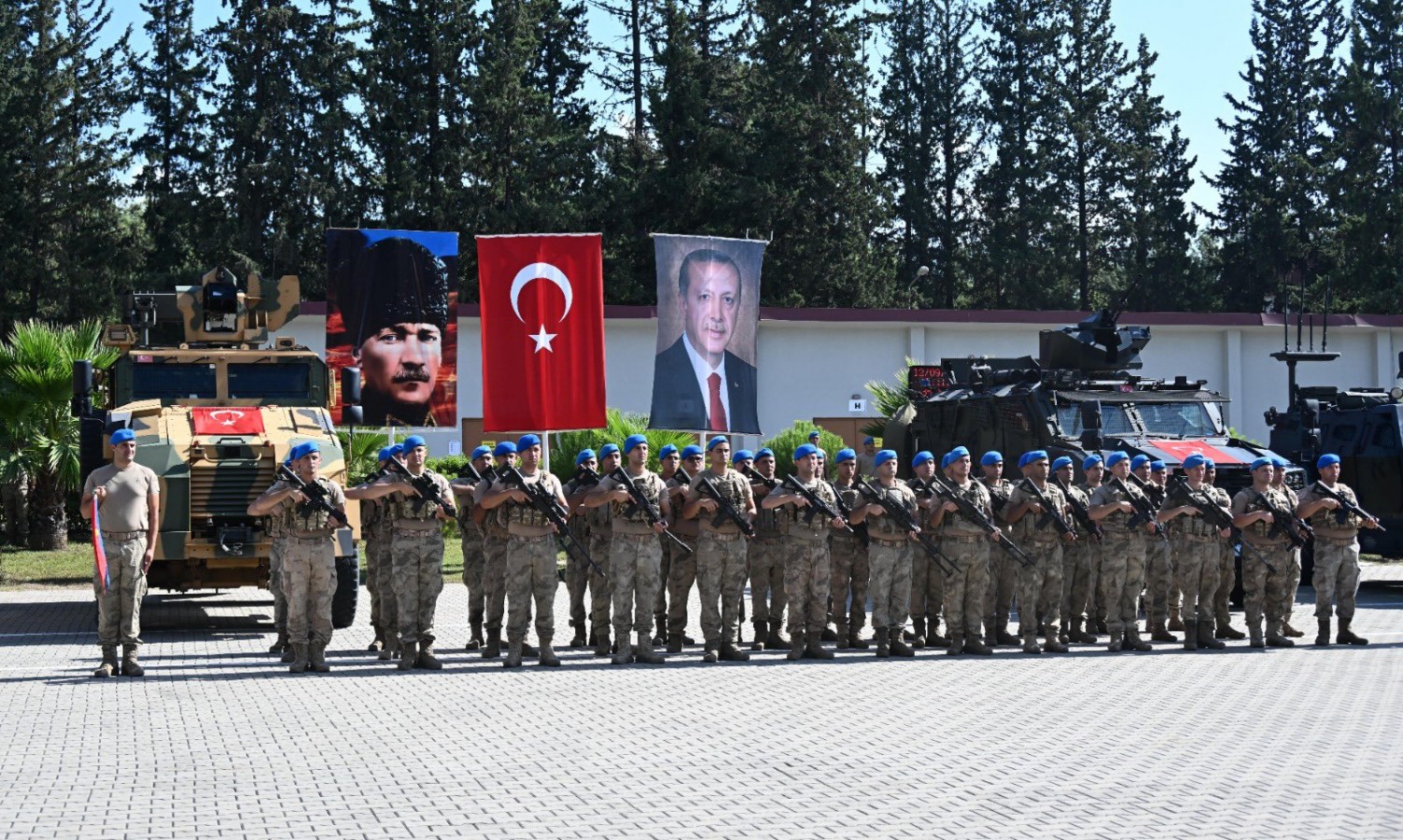 Kahraman komandoları uğurladılar;