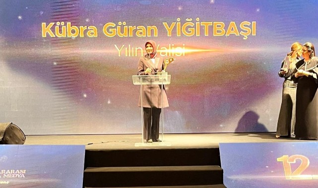 Yılın Valisi ödülünü Dünya Kız Çocukları Günü'nde babasına armağan etti