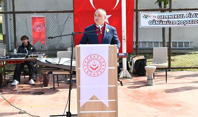 Pilav Günü'ne katılan validen öğrencilere nasihat: ''Çok çalışmalısınız, derslerinize herkesten fazla özen göstermelisiniz''