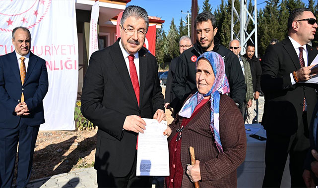 Osmaniye'de büyük gün geldi: Vali Yılmaz hak sahiplerine anahtarları teslim etti;