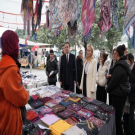 Kaymakam Şıktaş, öğrencilerle  birlikte pazar esnafının nabzını tuttu