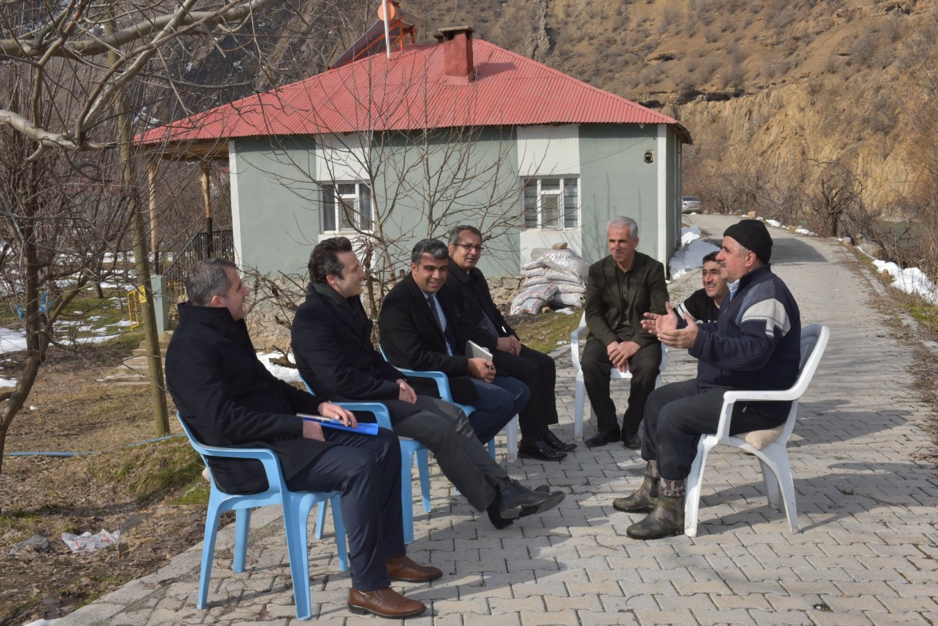 Bir günde 3 köyün taleplerini dinledi