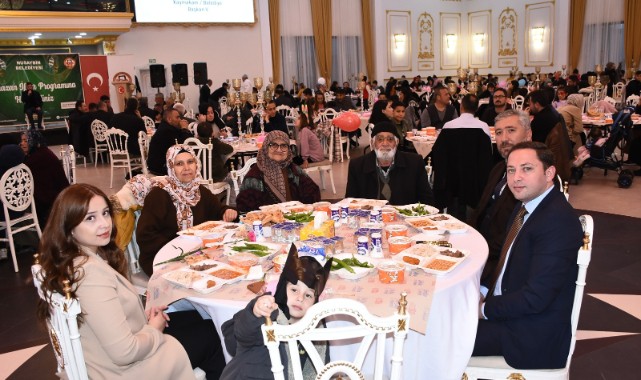 Depremzedelerle iftar mutluluğunu paylaştı