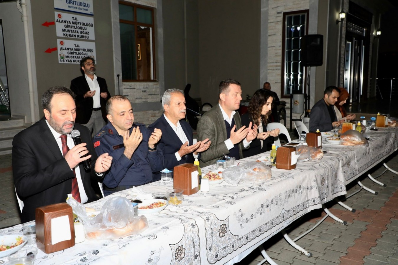 Yerleşik yabancılarla iftar;