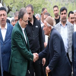 Köy sakinlerinin taleplerini dinledi