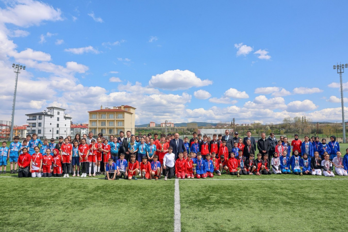 "Gençlerin sporla iç içe olması büyük önem taşıyor"