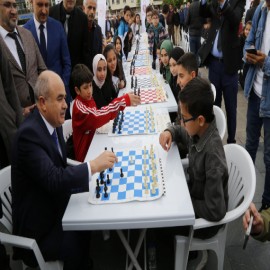 Satranç Şöleni'nde ilk hamle validen