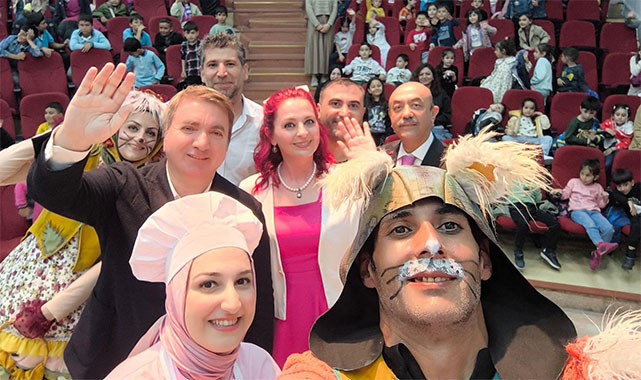 ''İyilik, hoşgörü ve nezaketin rengârenk sahnelerle buluştuğu bir yolculuğa tanıklık ettik''