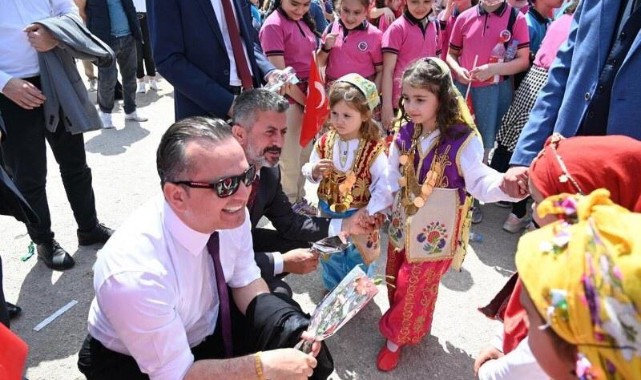 Kaymakam, her hafta farklı bir okulda bayrak törenine katıldı