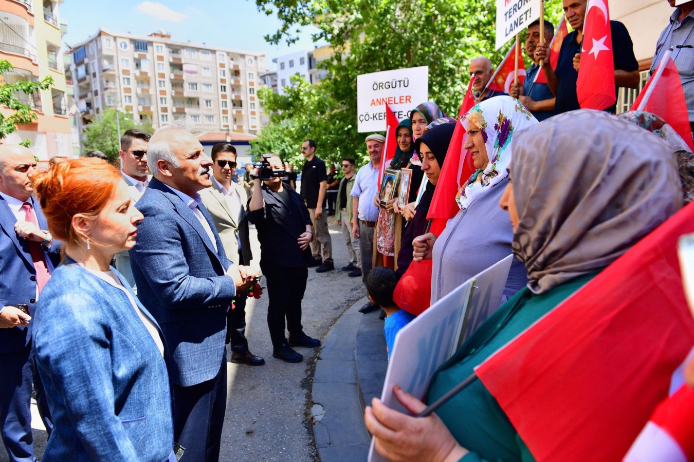 Göreve başlayan Vali Zorluoğlu, Diyarbakır annelerini ziyaret etti