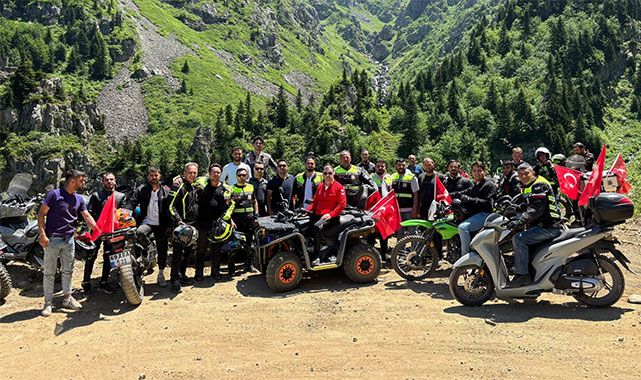 Vali Eldivan ve 35 motosiklet tutkunu dünyanın en tehlikeli virajına tırmandı!;