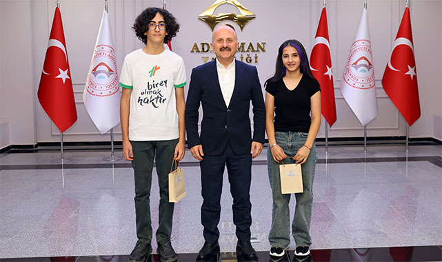 Vali Varol, LGS kahramanlarını ağırladı: Tüm çabamız öğrencilerimizi çağın gerektirdiği donanımla yetiştirmek;