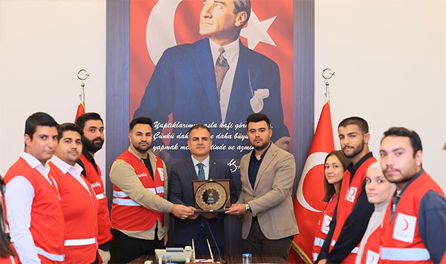 Genç Kızılay'dan Vali Akbıyık'a ziyaret: ''Özellikle gençlerin, bu tür faaliyetlerin içinde yer alması çok kıymetli''