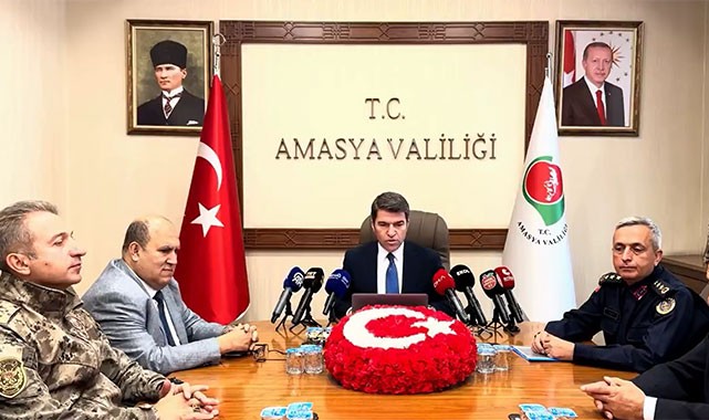 Görevi üzerinden bir yıl geçen Vali Bakan, faaliyetleri tek tek açıkladı: Halka hizmet Hakk’a hizmettir düsturuyla, 71 köy ziyaret edildi