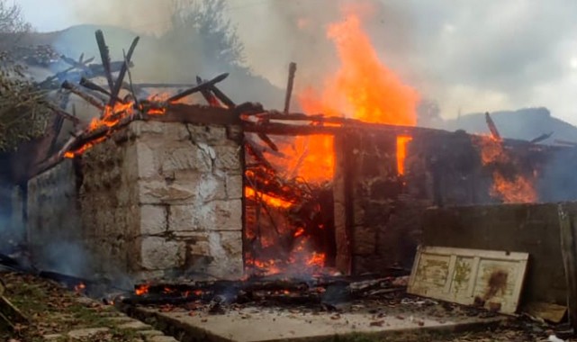 Yaşlı kadının evi küle döndü