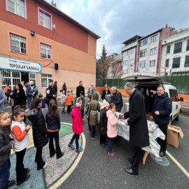 Kaymakam Yurt, öğrencilere sıcak çorba ikram etti