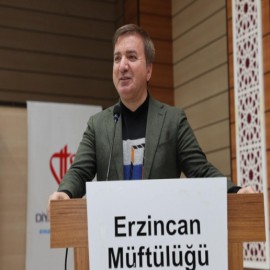 "Al bayrağımızın gölgesinde kenetlendikçe varlığımız daim olacak"