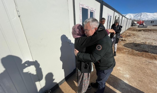 “Devletimiz tüm imkanlarıyla depremzedelerin yanında”