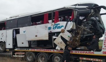 Yozgat'ta yolcu otobüsü devrildi