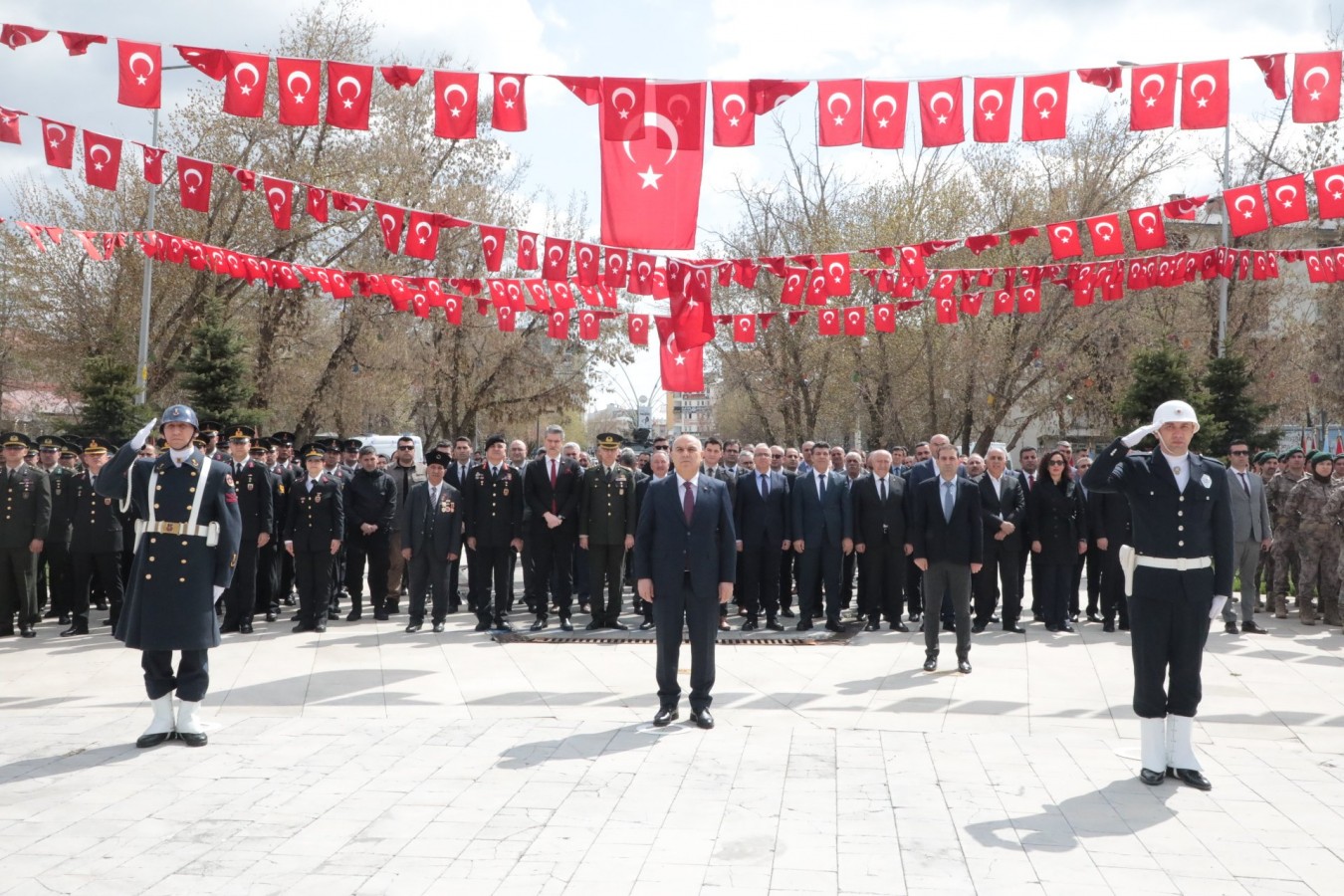 "Gül Ağrı, sevin Ağrı, bu senin büyük günün"