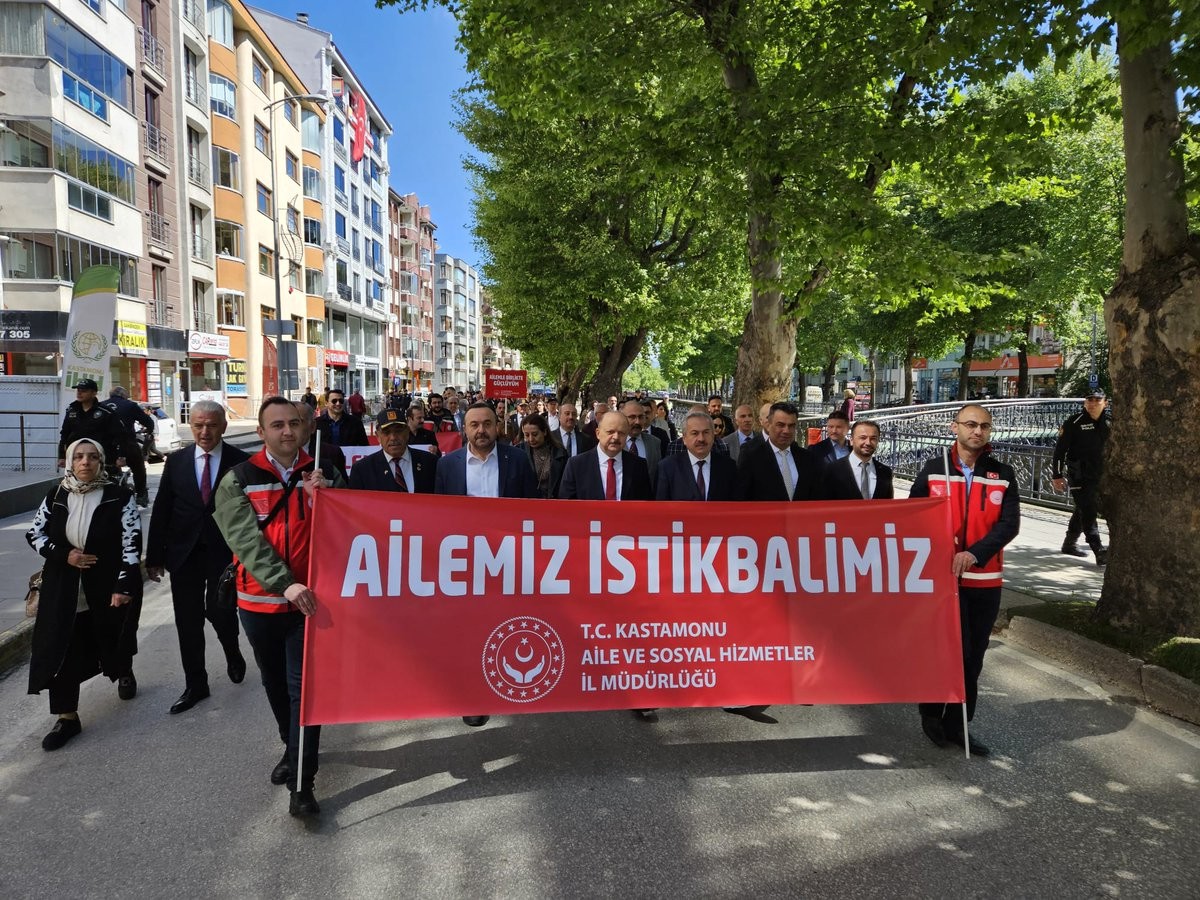 "Aile, fedakârlıkla var edilen vatandır";