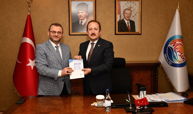 Vali kurbanını Diyanet Vakfı’na bağışladı