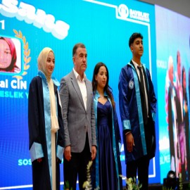 “Diploma; geleceğe dair umutların ve sorumlulukların simgesi”