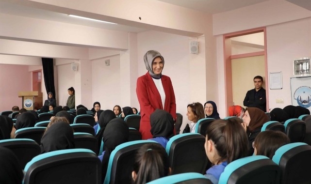 İmam hatip öğrencileriyle tecrübelerini paylaştı