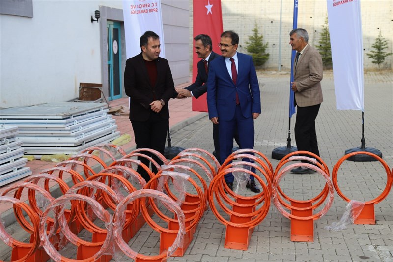 “Gençlerimizi ekrandan sahalara çekeceğiz”;