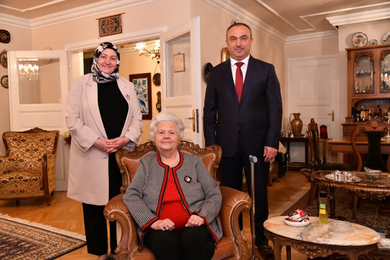 Atatürk'e çiçek veren Karaevli’nin anılarını dinlediler;