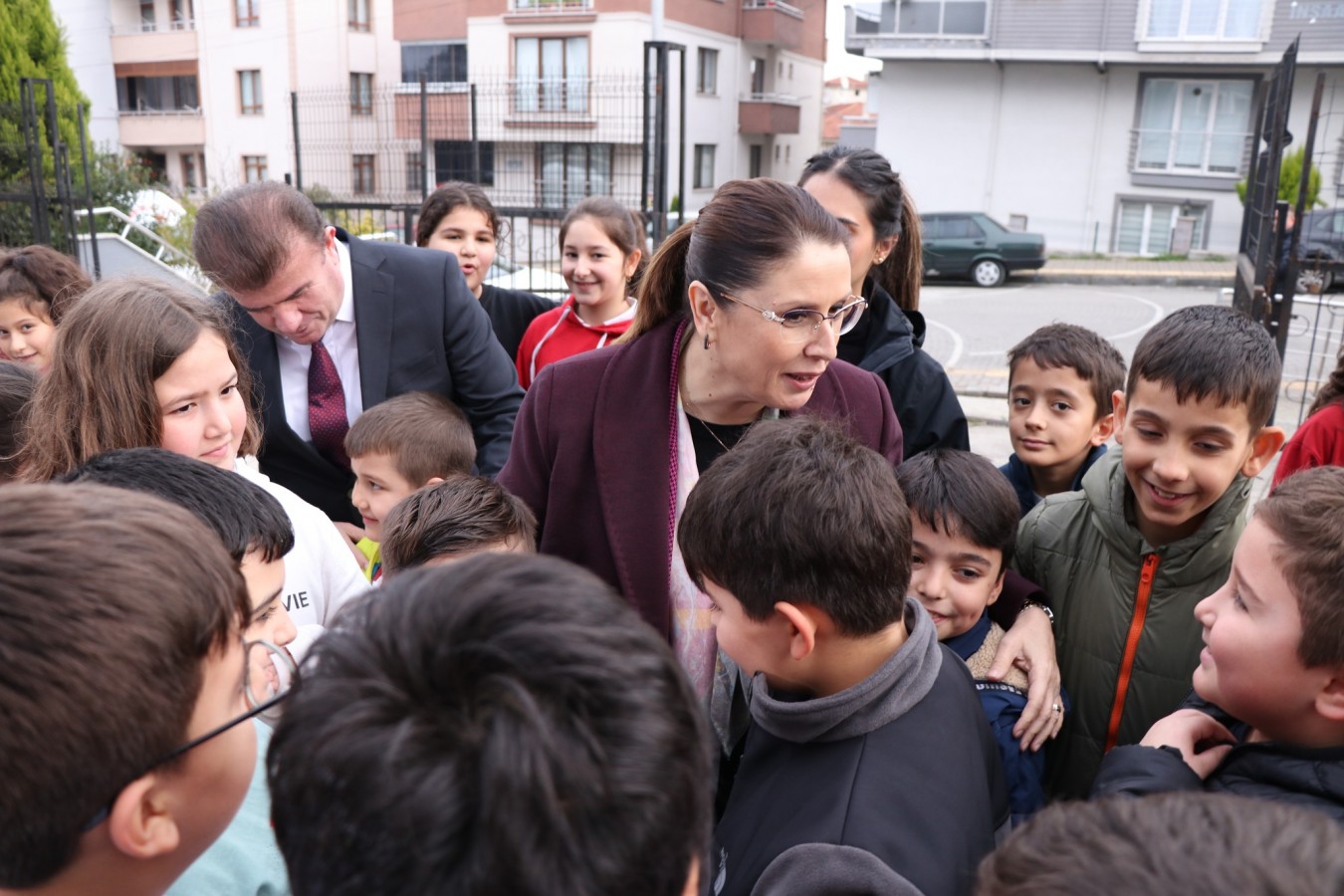 Öğrencilerle buluştu;