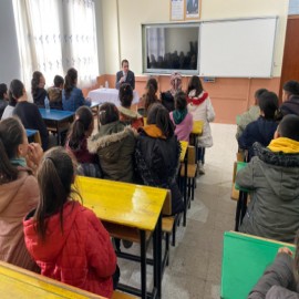 Öğrencilerle söyleşi yaptı