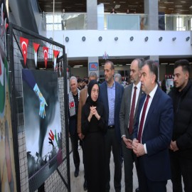 "Utanç Çığlığı" sergisi için öğrencileri tebrik etti