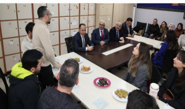 “Öğretmenlere motivasyon için okulları sık sık ziyaret ediyorum”