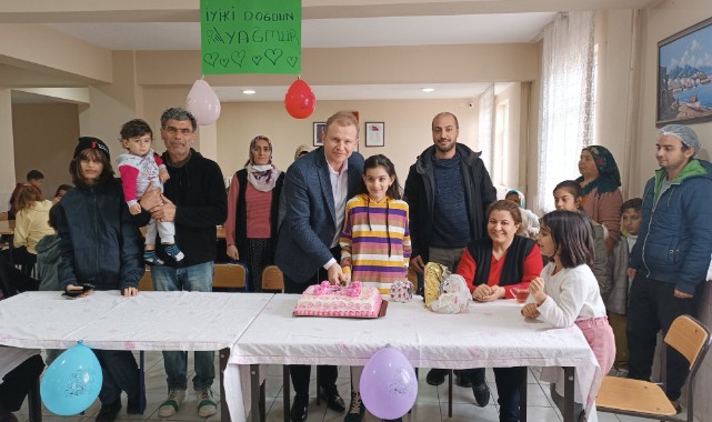 Depremzede Yağmur’u doğum gününde yalnız bırakmadı