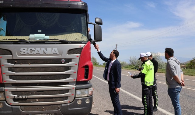 Sürücülere trafik kuralları uyarısı