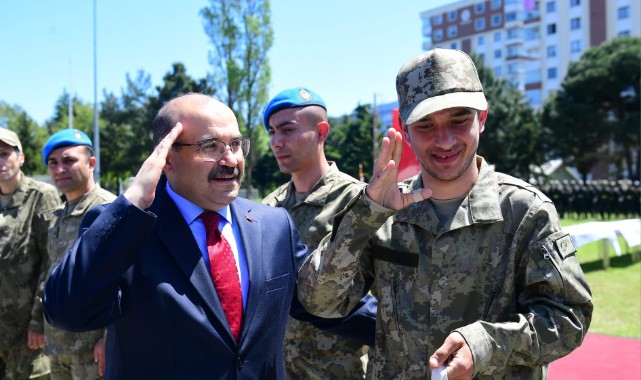 Engelli gençlerin askerlik sevincine ortak oldu