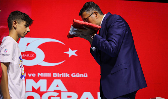 ''Vatanımızın kalbine saplanmak istenen hançeri, Ömer Halisdemir gibi yiğitler canıyla, kanıyla söküp aldı'';