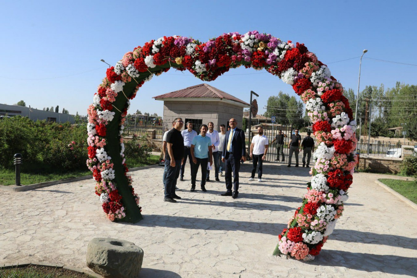 Van’ın tarih kokan gül bahçesi yenilendi;