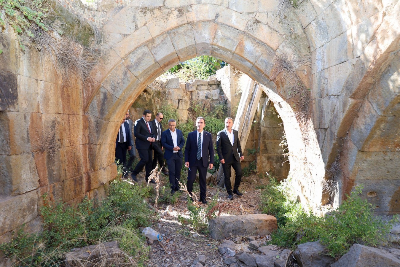 Bitlis'teki taş yapılar turizme kazandırılacak;
